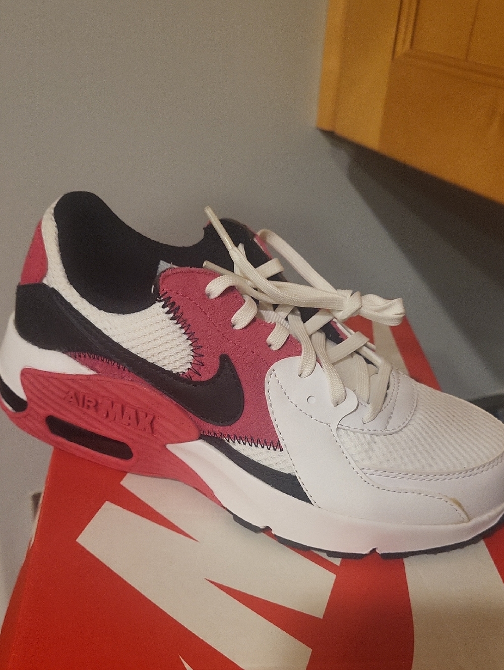 Nike Air Max Excee Wite Rush Pink Women's 5 New Without Box.